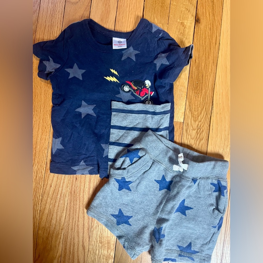 Hanna Andersson star print tshirt and shorts outfit 18-24 months
